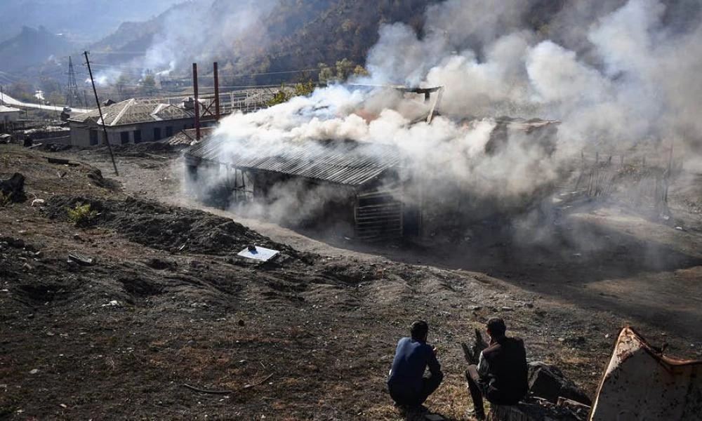 Σκηνές ξεριζωμού στην Αρμενία - Ξεθάβουν ακόμα και τους νεκρούς τους (βίντεο)